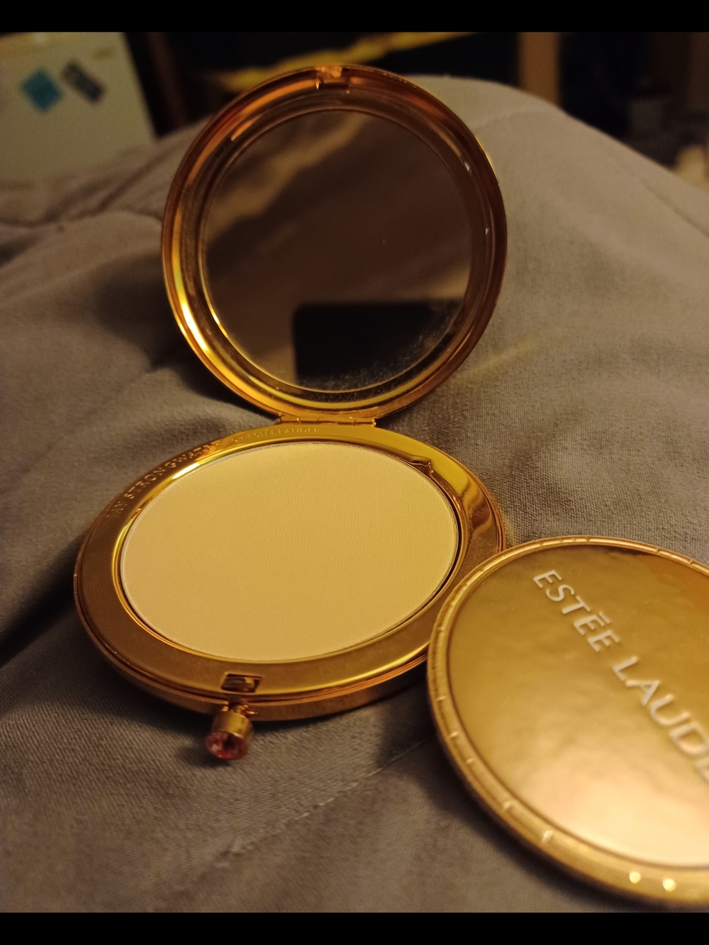 Estee Lauder EXOTIC ORCHID by Jay Strongwater Powder Compact, refillable - Picture 2 of 4